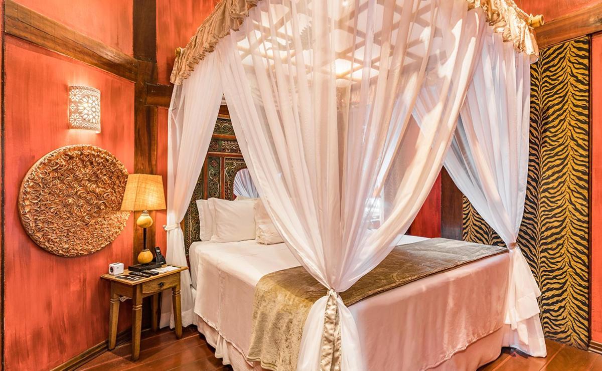 Dpny Beach Hotel & Spa איליה-בלה מראה חיצוני תמונה A mosquito net over a bed