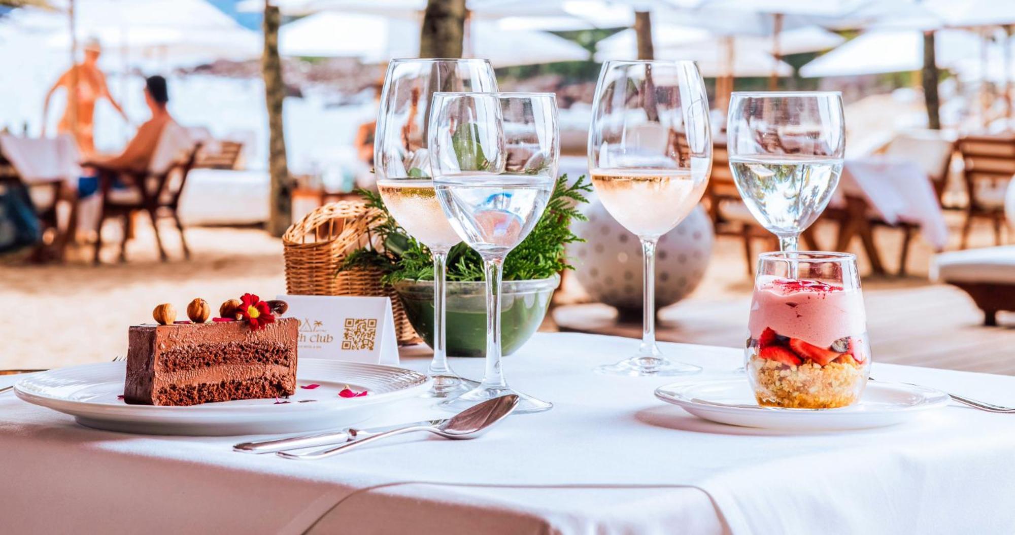 Dpny Beach Hotel & Spa איליה-בלה מראה חיצוני תמונה A typical wine and dessert pairing