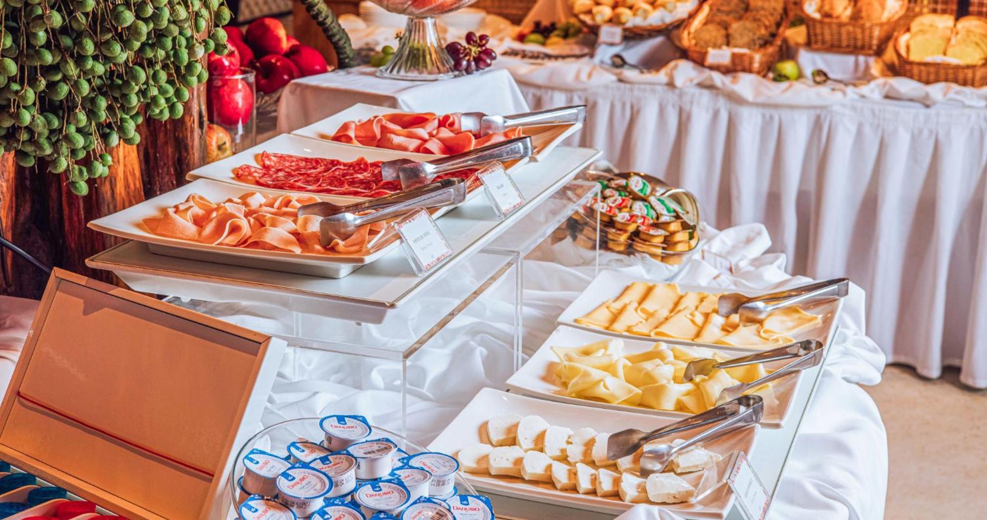 Dpny Beach Hotel & Spa איליה-בלה מראה חיצוני תמונה A buffet